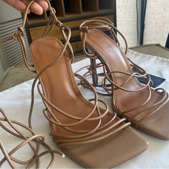 Asos Design Beige Color Wide Fit Strappy Tie Leg Heeled Sandal US:7 - Picture 3 of 6